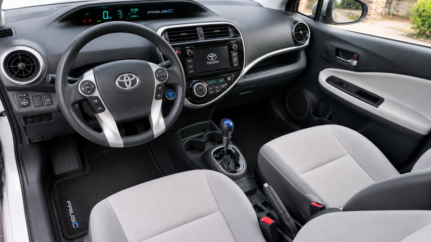 Intérieur voiture après nettoyage